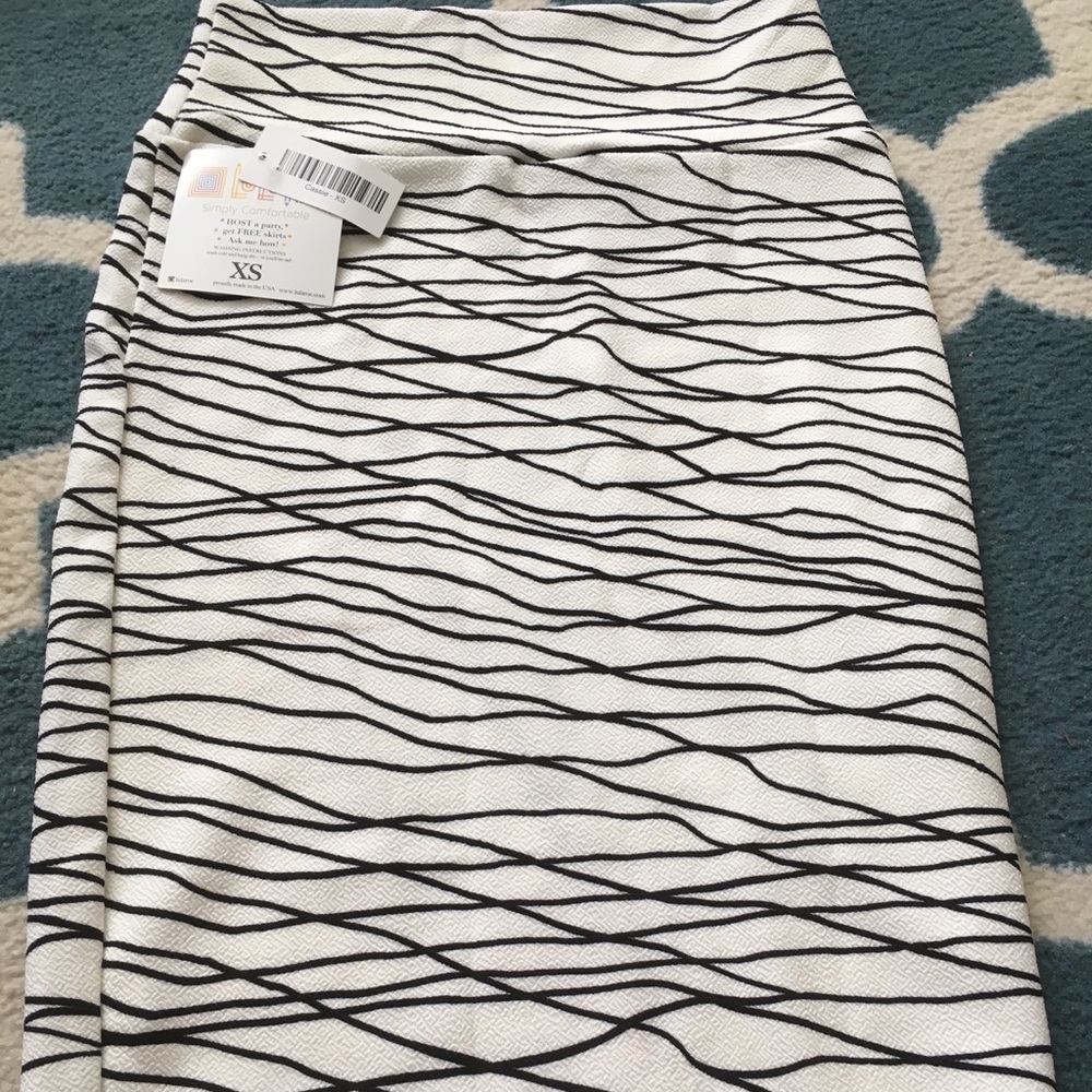 Lularoe Crossing Lines Cassie Pencil Skirt
